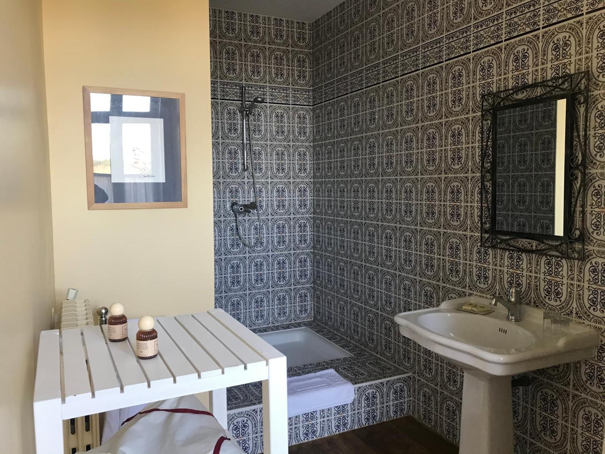 لانغياش Chateau Des Essards Avec Piscine Et Jacuzzi الغرفة الصورة